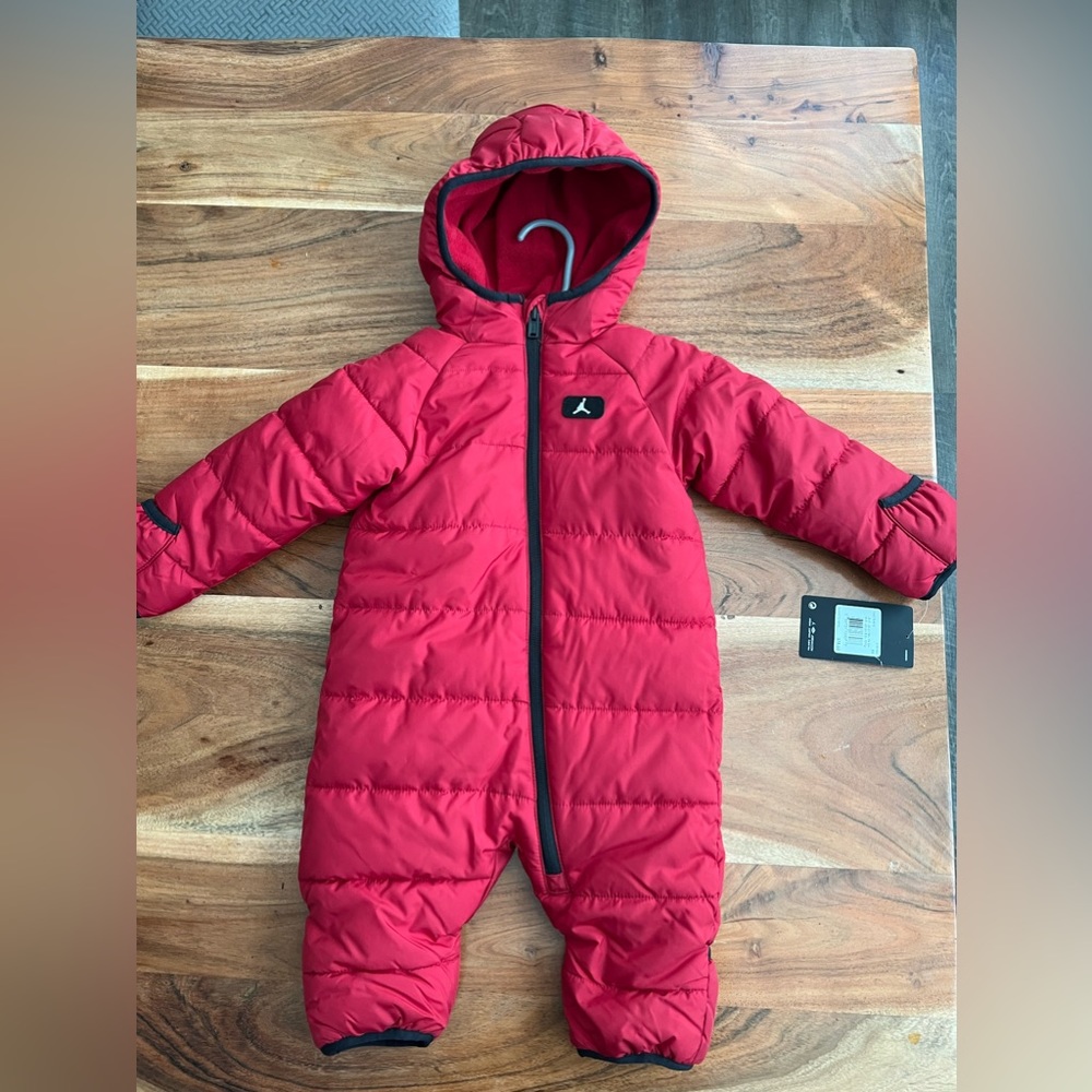 Jordan 556578-r78. Toddler puffer snowsuit.  New with tags.  Size 9 months.  Red